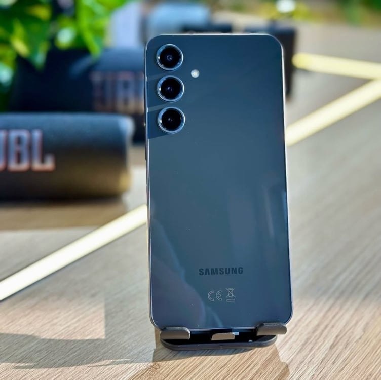 Celular Samsung Galaxy S24 FE 5G 256GB 8GB RAM Tela 6.7″ Câm. Tripla 50+12+8MP Frontal 10MP, Galaxy AI – Grafite