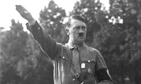 Nürnberg Reichsparteitag Hitler retouched (teapot cropped).jpg