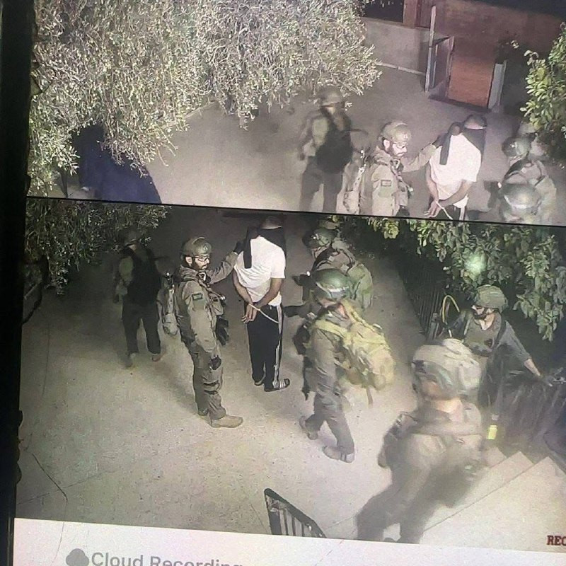 قوات الاحتلال تشن حملة اعتقالات واسعة في بلدة كفر صور جنوب طولكرم وتداهم المنازل وتخرب محتوياتها وتحقق ميدانيا مع المعتقلين....