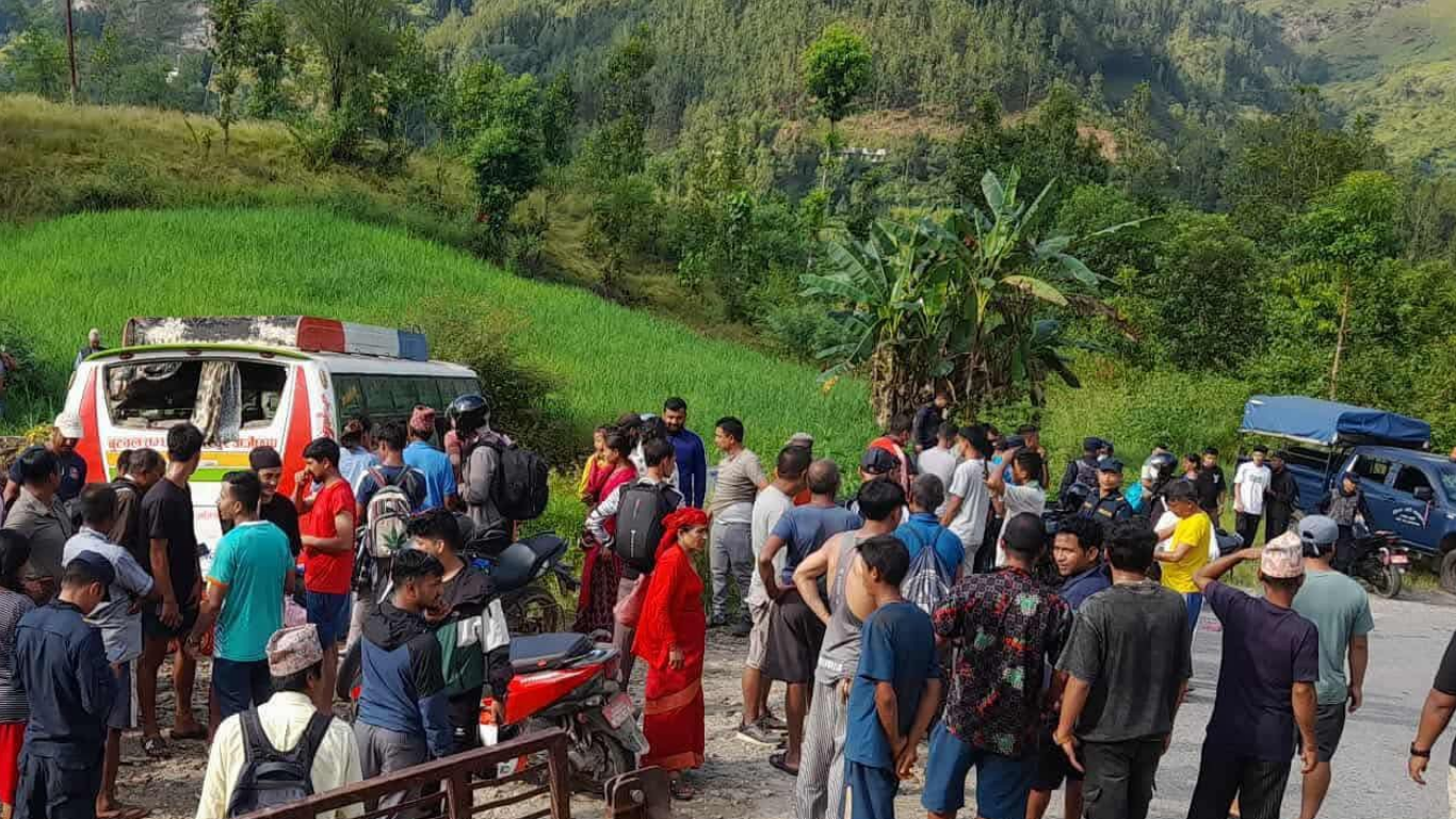 गुल्मीमा सवारी दुर्घटना : सोह्र जना घाइते