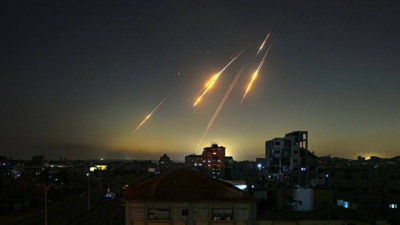 قالت صحيفة إسرائيل هيوم إن الحرب المقبلة بين إسرائيل وإيران قد تكون أكثر عنفاً وقسوة، مع تزايد احتمالات اندلاعها نتيجة تعثر الجهود الدبلوماسية، محذرة ...