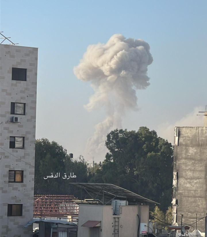 قبل حوالي ساعة، قام الاحتلال بتفجير 5 "روبوتات" مفخخة في المنطقة التي تقع بين حيّي الصبرة والزيتون في مدينة غزة، مما أسفر عن تدمير العديد من المنازل ف...