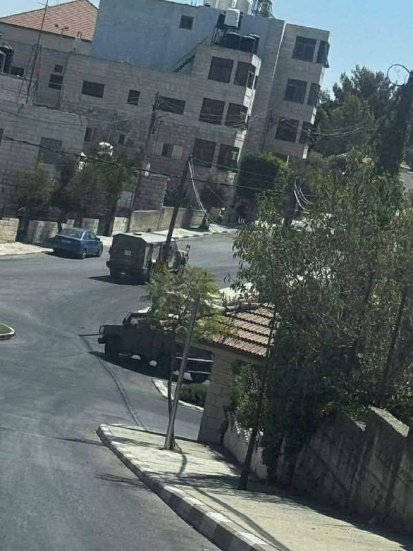 قوات الاحتلال تهاجم وسط مدينة البيرة...