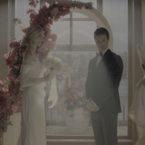 Upload.S04E01.Wedding.Weekend.2160p.AMZN.WEB DL.CZ EN.DD+5.1.HDR.H.265 FLUX.mkv snapshot 26.39 [2025