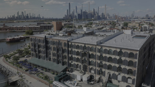 Upload.S04E01.Wedding.Weekend.2160p.AMZN.WEB DL.CZ EN.DD+5.1.HDR.H.265 FLUX.mkv snapshot 00.00 [2025.jpg