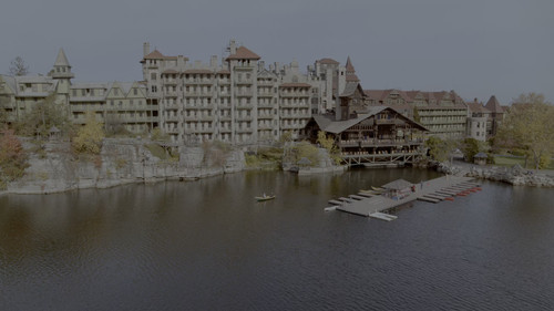 Upload.S04E01.Wedding.Weekend.2160p.AMZN.WEB DL.CZ EN.DD+5.1.HDR.H.265 FLUX.mkv snapshot 06.00 [2025.jpg