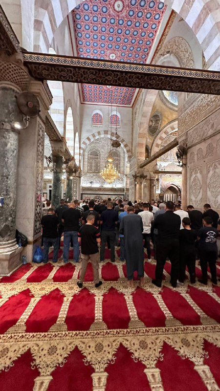 صلاة المغرب في المصلى القبلي بالمسجد الأقصى المبارك...