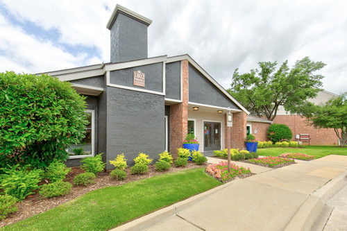 Wimbledon Oaks Exteriors 30.jpg