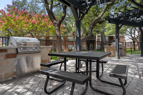 C242740 WimbeldonOaks Grill 03.jpg