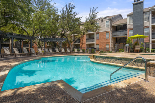 C242740 WimbeldonOaks Pool 03.jpg