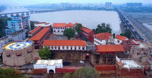 03 Surat Fort (Chowk Bazar).jpg