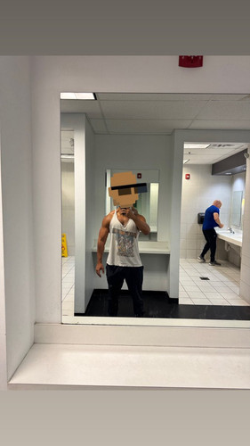 G2DJ9GsWAAEakoo.jpg