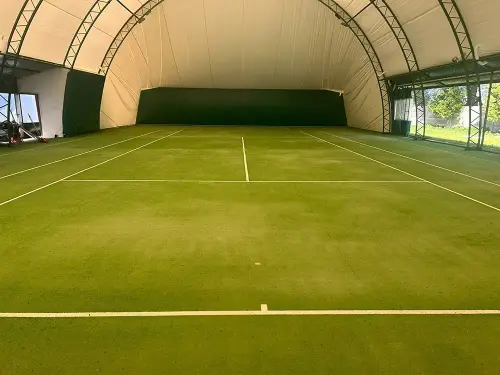 Tenis kort Trawa.webp