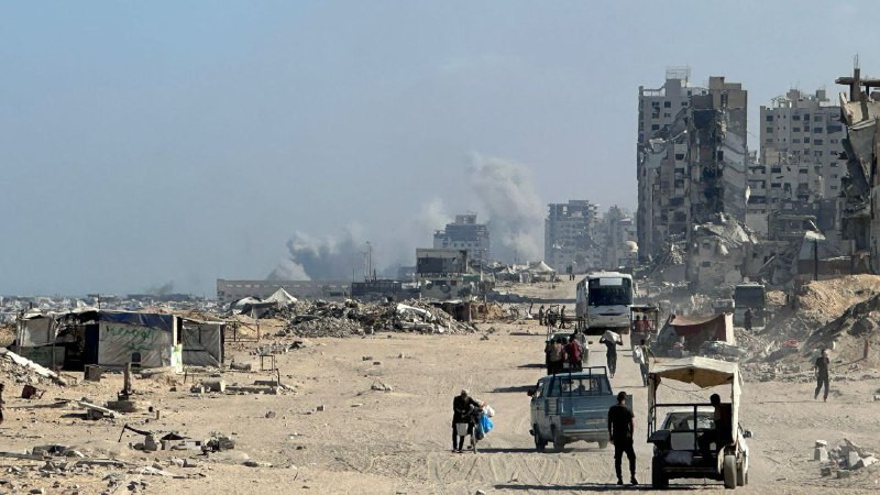 جيش الاحتلال يقتحم مخيم الشاطئ في مدينة غزة بقصف بأطنان من القنابل...