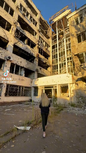 G2WbTRc3aUGp4S b.jpg