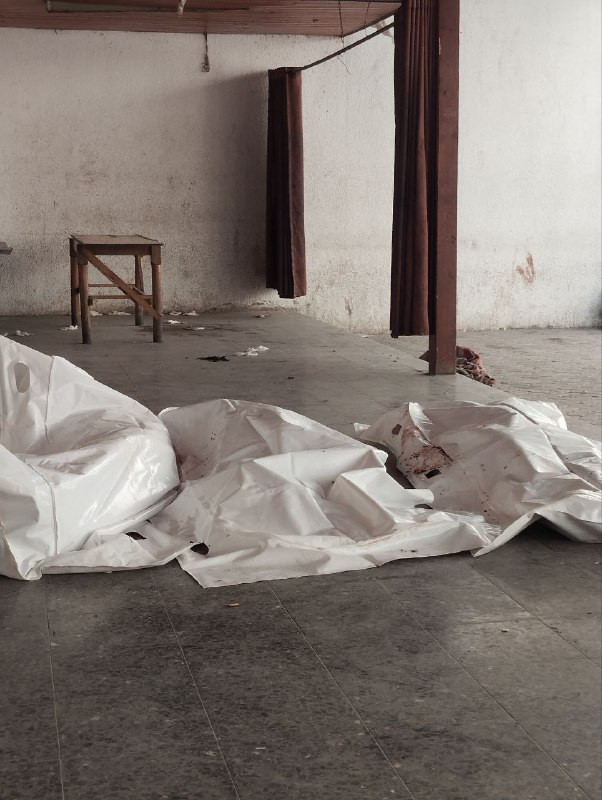 صورة | 3 شهداء مجهولو الهوية وصلوا إلى المستشفى المعمداني بمدينة غزة، بعدما تم انتشالهم من محيط ملعب فلسطين....