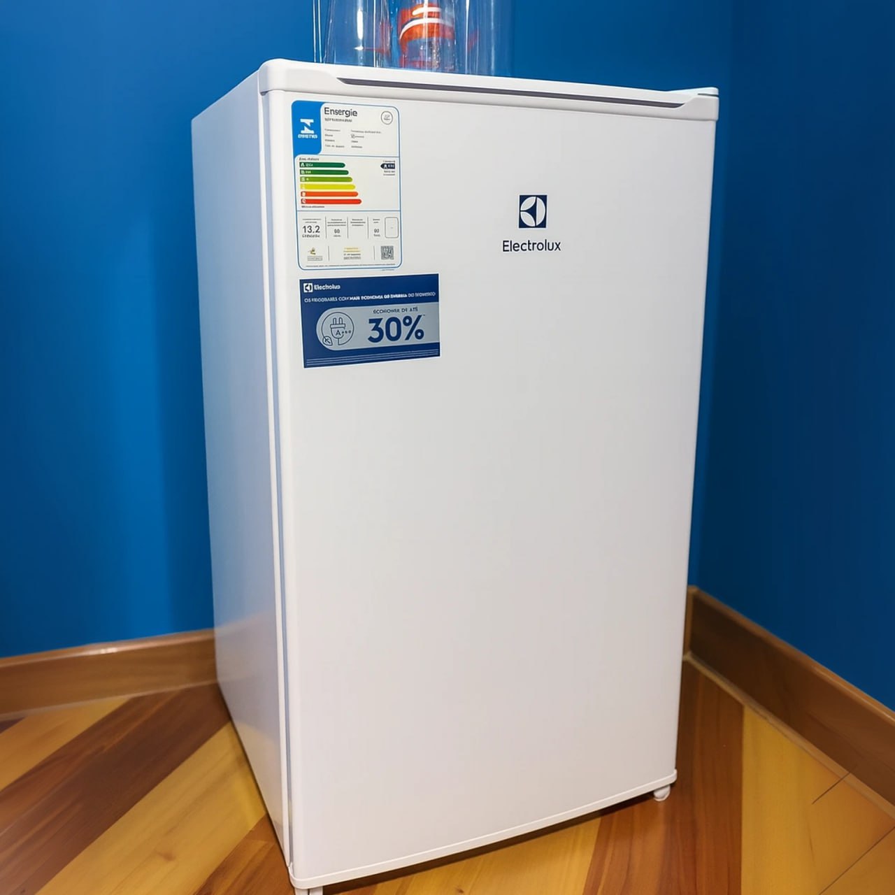 Frigobar Electrolux 90L Efficient com Controle de Temperatura Cor Branca (EM90)