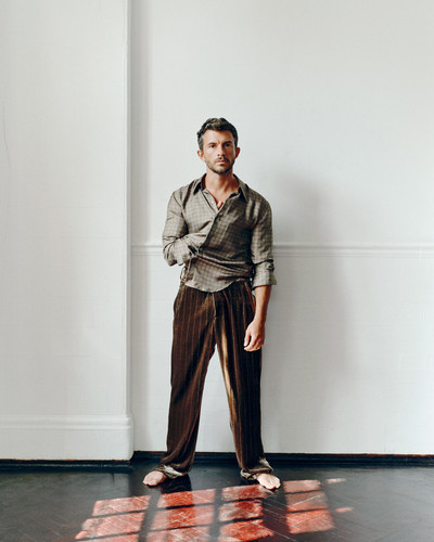 ?url=https%3A%2F%2Fapi.time.com%2Fwp content%2Fuploads%2F2025%2F09%2Ft100 next 2025 jonathan bailey .jpg
