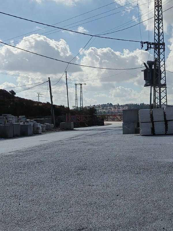 قوات الاحتلال تغلق مداخل قرى جنوب بيت لحم، عقب عملية الدهس قرب مفرق الخضر بين بيت لحم والقدس المحتلة...