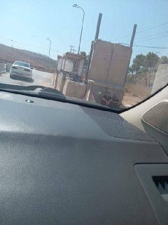 الشابان حمزة السكري ومنصور الباطية استسلما للاحتلال على حاجز عورتا شرق مدينة نابلس بالضفة الغربية بعد أن اعتقلت قوات الاحتلال أفراد عائلاتهما بهدف الض...