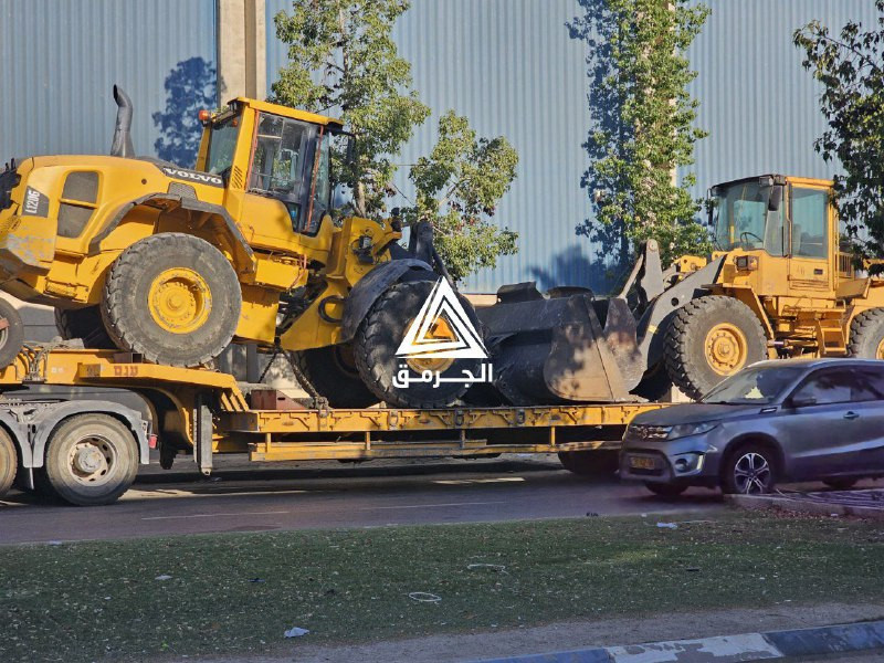 قوات الاحتلال برفقة آليات الهدم في طريقها لتنفيذ عمليات هدم بقرى النقب جنوب فلسطين المحتلة....