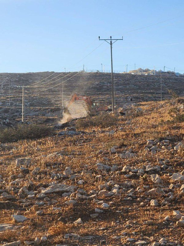 مصادر محلية: مستوطنون يجرون حفريات جديدة في منطقة إخلال العدرة التابعة لواد الجوايا بمسافر يطا، جنوب الخليل...