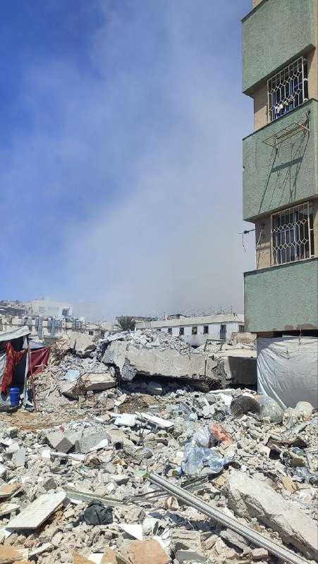 الاحتلال يدمّر برج المشهراوي في حي النصر غرب مدينة غزة بعد قصفه بعدة صواريخ....