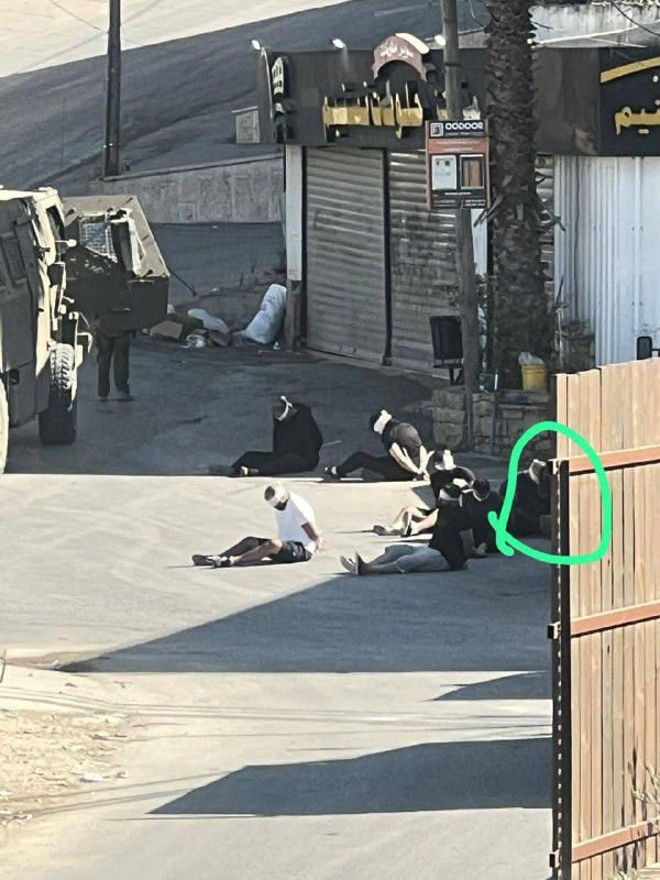 قوات الاحتلال تنفذ حملة اعتقالات واسعة وتنكيل في الأهالي خلال الاقتحام المتواصل لعدة قرى في شمال غرب القدس المحتلة....