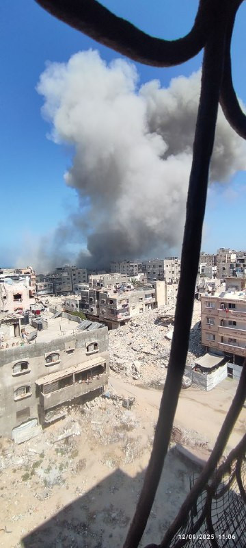 استهداف مربع سكني بجوار مدرسة ابو عاصي في غزة بعد تحذيرهم لإخلاء...