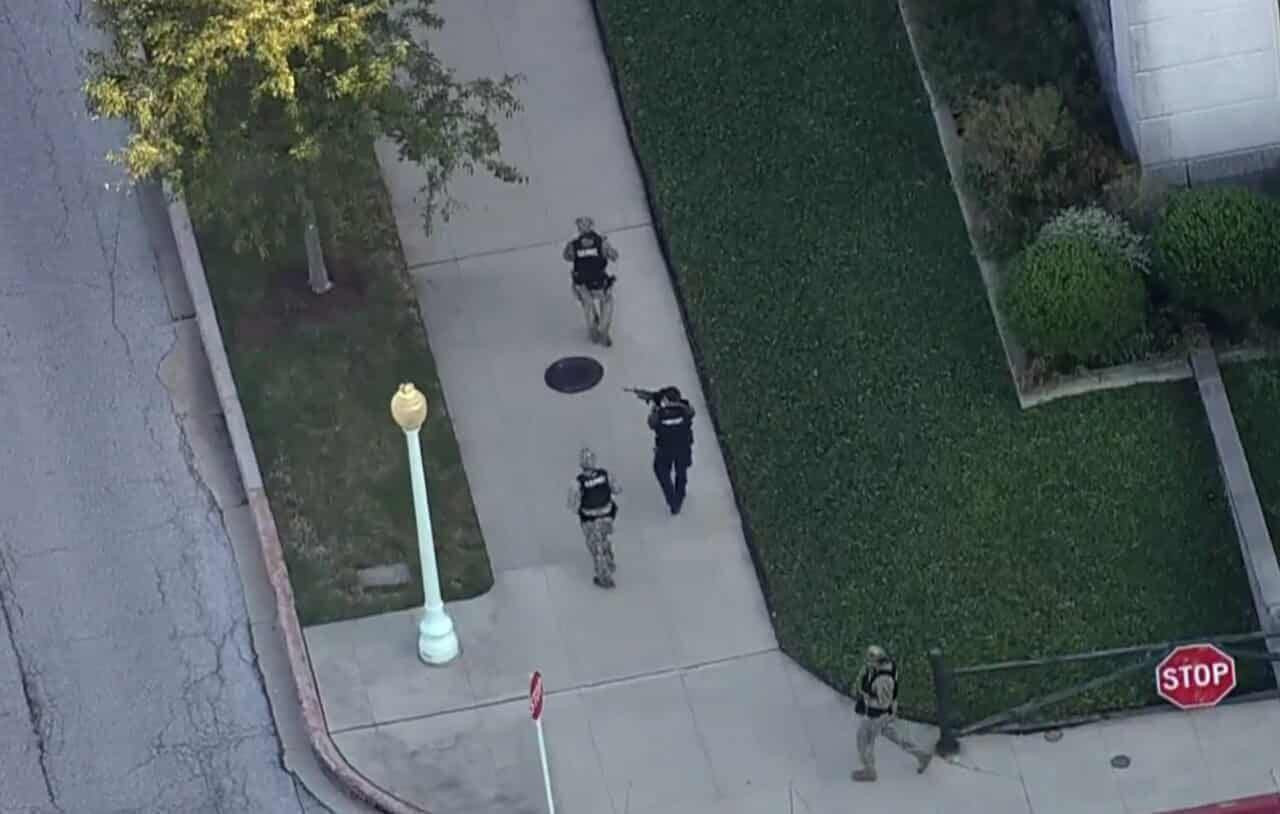 عملية اطلاق نار في امريكا مسلح يقتحم الكلية البحرية للجيش الامريكي وانباء عن قتلى واصابات بالمكان...