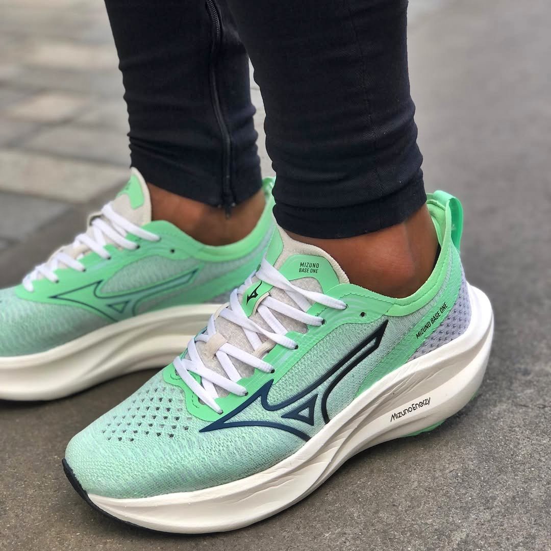 Tênis Mizuno Base One