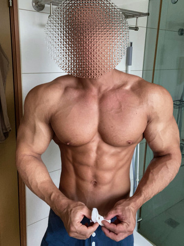GqU85vdbAAQUDj9.jpg