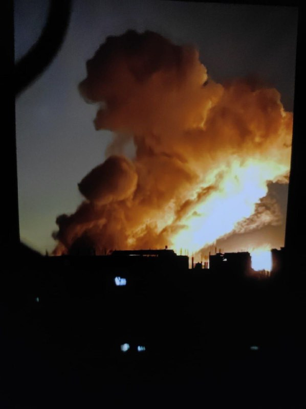 صور توثق  تفجير  قوات الاحتلال روبوتات مفخخة في منطقة الزرقا  الواقعة في مخيم جباليا  شمال غزة ....