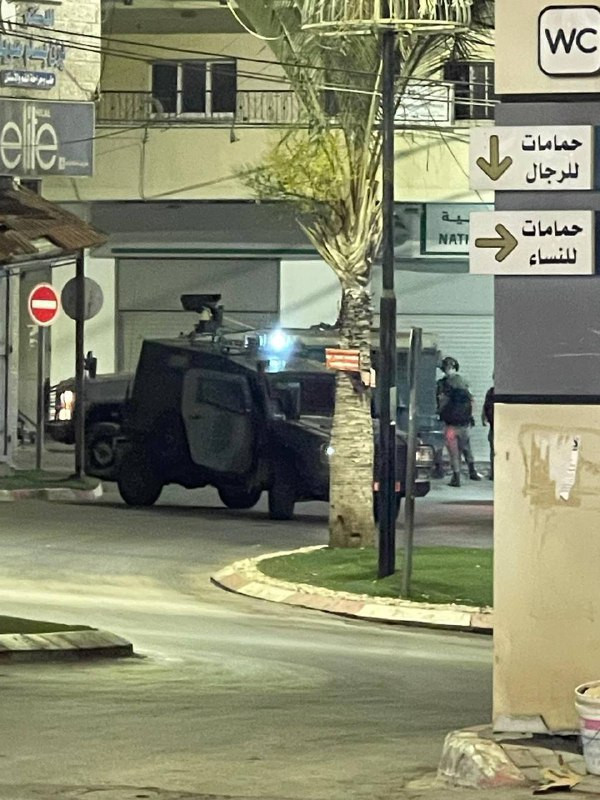 انتشرت قوات الاحتلال حول المركز الصحي في مدينة قلقيلية...