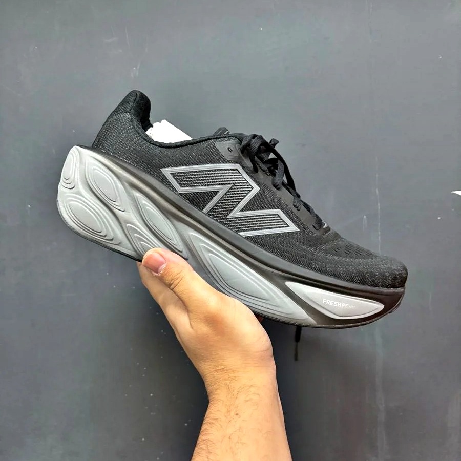 Tênis New Balance Fresh Foam X More V5 Feminino – Preto+Bege