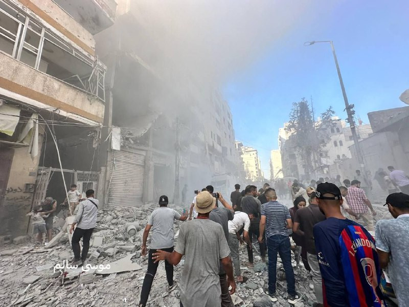 🟨الاحتلال يرتكب مجزرة في قصف عمارة سكنية غرب مدينة غزة...