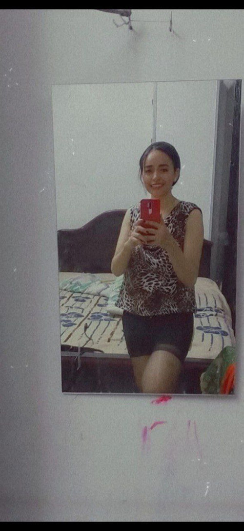 صور و نودزات لبنوتة كيوتة عسولة شغالة كول سنتر و هي بتكلم حبيبها فيديو كول بزازها طرية و عسل تستاهل النيك KL627OQ.md