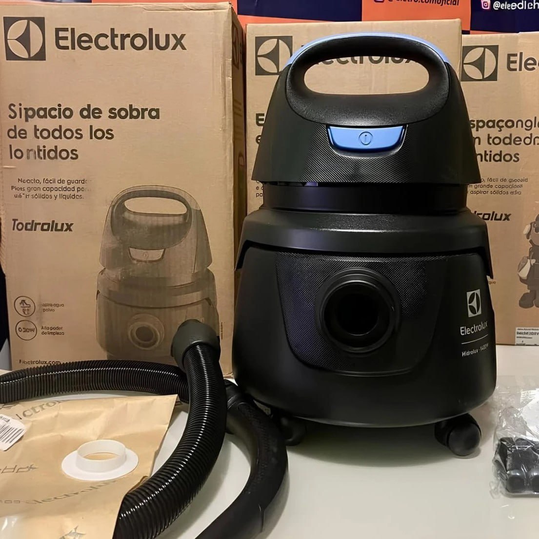 Aspirador de Pó e Água Electrolux Compacto Potente Função Sopro 1400W 12L total 5L útil protetor térmico AWD01
