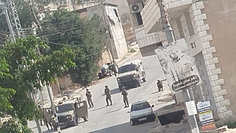 وسط إطلاق للرصاص الحي، قوات الاحتلال تقتحم بلدة بيت فوريك شرق نابلس....