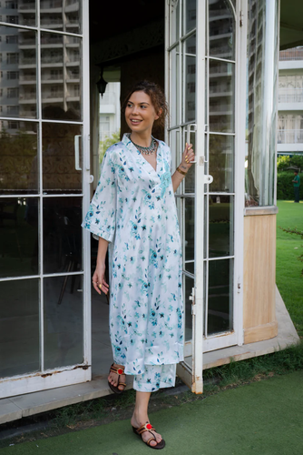 Elegant Long Kurta Pakistani Style by Label Sakshi Nayyar.png