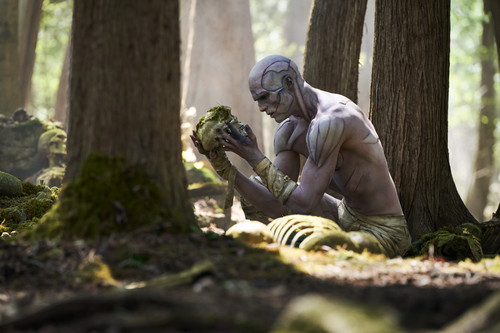 FRANKENSTEIN. Jacob Elordi as The Creature in Frankenstein. Cr. Ken Woroner/Netflix  2025.