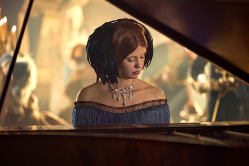FRANKENSTEIN. Mia Goth as Elizabeth in Frankenstein. Cr. Ken Woroner/Netflix  2025.