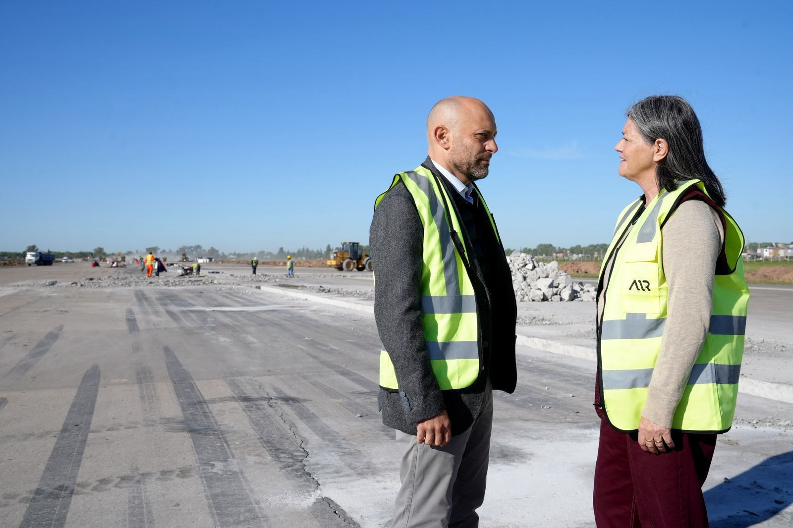Rosario: Puccini recorrió los trabajos en la pista del aeropuerto y anunció nuevas conexiones aéreas