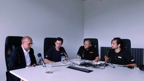 8j19XGuVz7oeLtPe.jpg