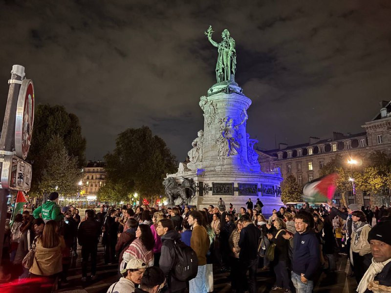 صورة| خروج تظاهرة في فرنسا تنديداً بالاعتداء على اسطول الصمود...