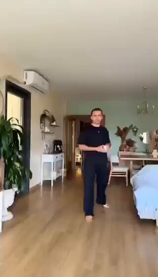 eiEt2DwBkBMkum7I.jpg
