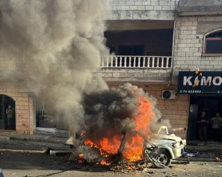  مصادر لبنانية : 
  ـ شهيد وجرحى بقصف مُسيّرة إسرائيلية لمركبة في بلدة كفرا، جنوب لبنان. 

ـ إذاعة جيش الاحتلال: الجيش اغتال أحد عناصر حزب الله في غار...