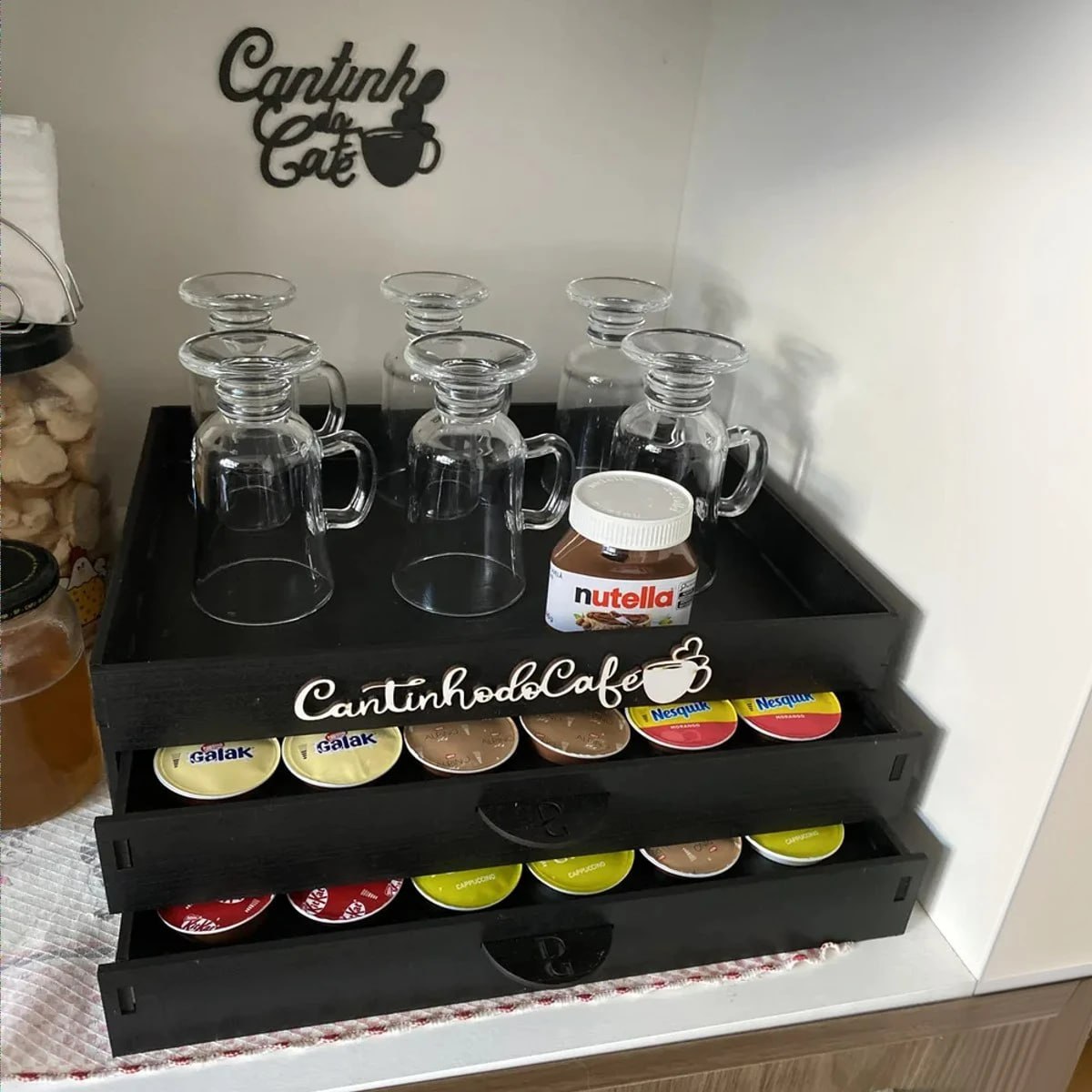 Porta Capsula Dolce Gusto Combinandinho – Bandeja Cantinho Do Cafe Preta Com 2 Gavetas Comporta 48 Cápsulas