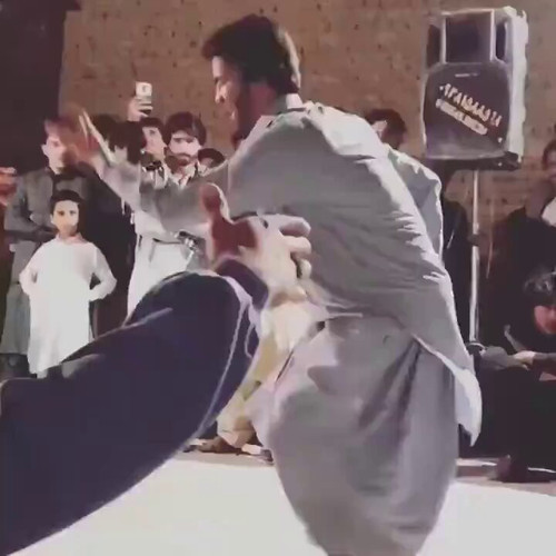 Qn4ZyvyEzqfucYuz.jpg