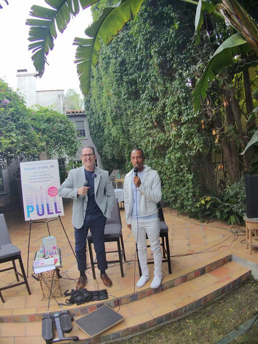 EdxYWmQ1V3 Gkgwu.jpg